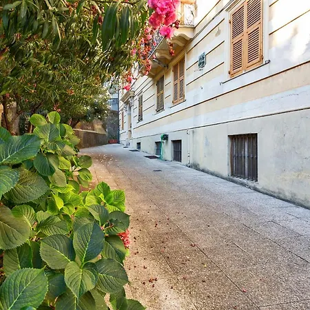 Central Sweet By Wonderful Italy * Genoa
